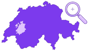Carte de la Suisse en violet avec le canton de Fribourg mis en évidence et une loupe, illustrant la recherche locale (SEO).